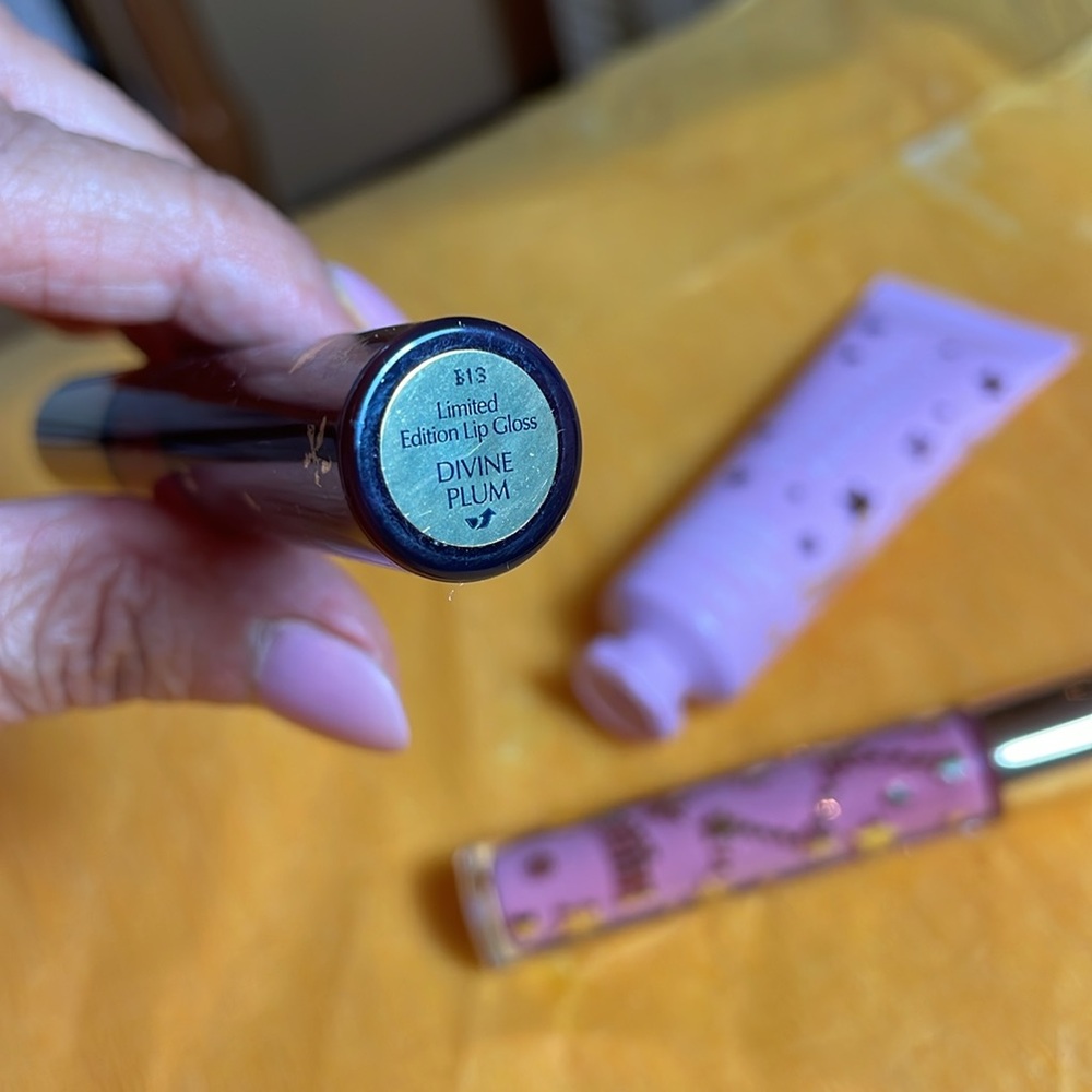 Estee Lauder - Picture 9 of 11